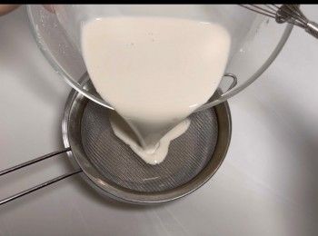 step4: 將粉漿過篩一次，以去除雜質和粗粒。