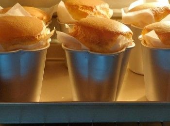 step4: 蛋糕糊分別倒入6個模具中，焗120度20分鐘，140度15～20分鐘，150度5分鐘上色，立即取出打側放涼