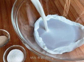 step1: 加份牛奶、酵母、糖
