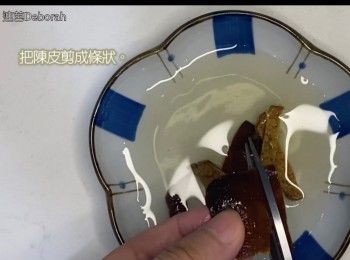 step9: 把陳皮剪成條狀。