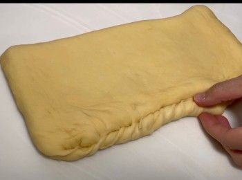 step19: 修口（只需要將最下方，即最長的一邊像這樣扭摺起來）