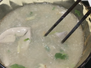 step4: 水再煮沸後，撈起西洋菜，加豬肝、枸杞