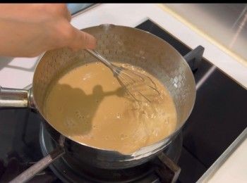 step9: 開好的砵仔糕粉漿好像奶茶。