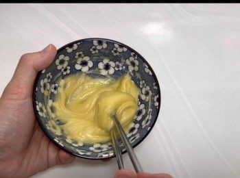 step12: 用筷子攪拌成黏稠狀態。