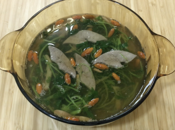 step5: 煮到水微沸再關火，加鹽，把西洋菜放回去