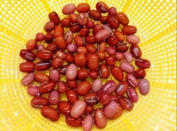 step1: 先將紅豆洗淨，用水（材料以外的水）浸過夜