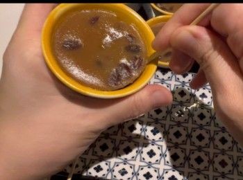 step12: 放涼後，以竹籤取出砵仔糕。