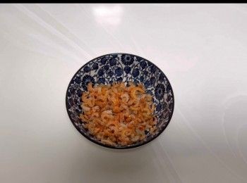 step3: 將蝦米浸泡15分鐘。