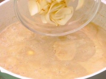 step8: 加入鮮百合煮1分鐘，完成
Add lily bulb and cook for 1 minute. Done.