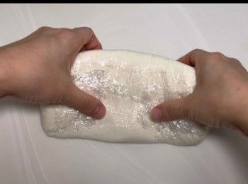 step3: 將麵團用保鮮紙包起，放入雪櫃（普通格）雪最少3小時。