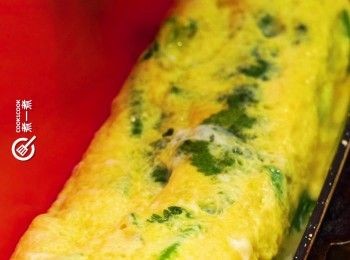 step7: 再次將蛋推向自己，重覆以上步驟1-2次即成
Roll up the egg sheet again. Repeat the steps for 2-3 times.