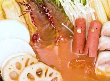 step5: 加入肥牛秋葵卷及其他配菜即可
Add okra beef roll and other ingredients.