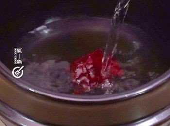 step3: 將韓式辣醬、鰹魚湯粉及水放入鍋中煮滾
Add Korean chili paste, hondashi and water into a pot then bring to a boil.