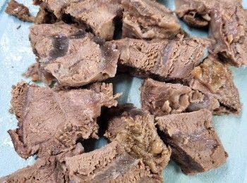 step4: 牛腱待稍涼後取出切件。