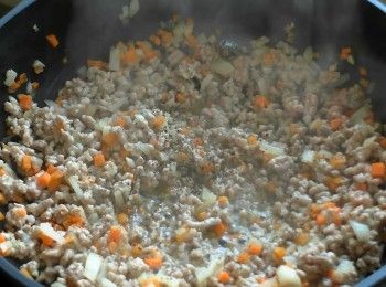 step3: 加入絞肉拌炒至粒粒分明