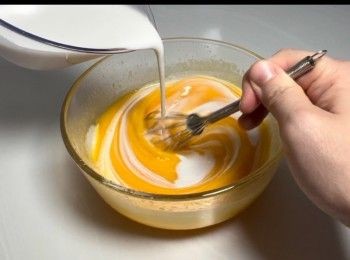 step4: 再加入椰漿攪勻。