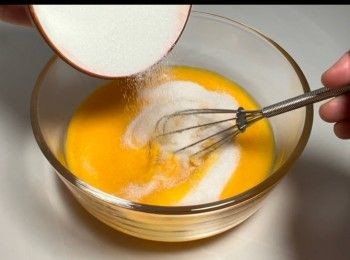 step3: 加入砂糖攪勻。
