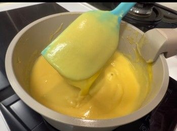 step12: 重新開細火，將粉漿煮至微杰狀態。
