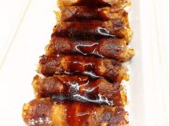 step9: 在鑊中加入少許油，至油熱後加入蝦仁，用中火快手炒至兩面轉色後，盛起，備用3. 用少量油爆炒西芹，加入蝦仁快手炒勻，然後慢慢加入<span class="group_3">調味料</span>水（<span class="group_3">調味料</span>水內的粟粉容易沈澱，在使用前需再拌勻；邊加邊快手拌勻；避免粟粉結塊），煮至<span class="group_4">芡汁</span>濃稠，即可