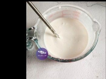 step5: 蘿蔔水放涼後，加入蝦米水、水拌勻，分次加入粘米粉+ 澄麵拌勻至無粉粒，備用