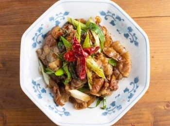 step4: 最後放上乾辣椒裝飾即可。(可省