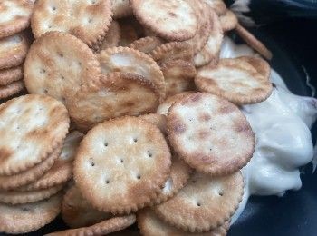 step5: 再加入餅乾，用矽膠鑊鏟不停翻拌