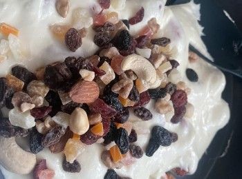 step4: 加入雜果仁，用矽膠鑊鏟不停翻拌