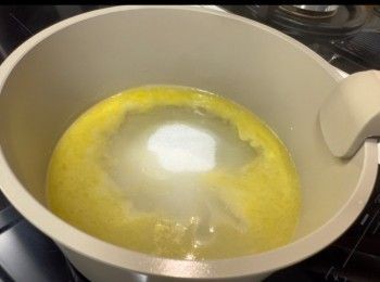 step9: 加入砂糖煮溶。