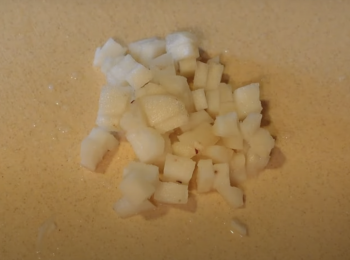 step3: 馬蹄洗淨，削皮，切粒