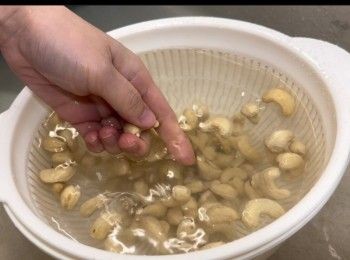step1: 將腰果清洗乾淨。