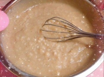 step8: 然後加入剩下的馬蹄粉水（分2次；每次加入馬蹄粉水後，必需拌勻和煮2-3分鐘，才可再加入馬蹄粉水），攪拌至完全均勻，再煮2-3分鐘（邊煮邊攪拌）至粉漿開始濃稠和呈半透明，熄火