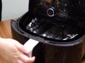 step11: 200 度氣炸18-20分鐘
Air fry at 200°C for 18-20 minutes.