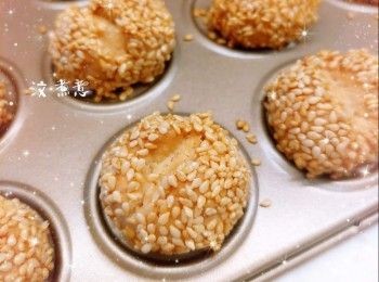 step8: 再焗2-3分鐘（230°）至表面金黃（調高溫度令笑口棗上色），放涼，即可