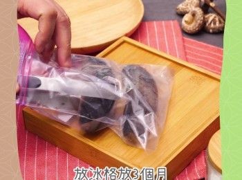 step7: 發好的海參可以用保鮮袋包好，放冰格放3個月，使用前一晚取出放雪櫃解凍即可
You may keep the rehydrated sea cucumber in a freezer for several months.