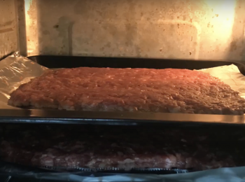 step3: 放入焗爐，190度焗15分鐘，取出，抹蜜糖水，翻面再焗15分鐘，再取出，抹蜜糖水，翻面再焗15分鐘