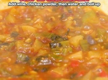 step6: 贊酒、加入雞粉後加水煮滾
Sprinkle wine, add in chicken powder, then water and boil up.
