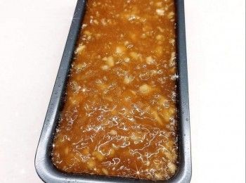 step11: 待馬蹄糕完全放涼後，放進雪櫃冷藏（固定馬蹄糕的形狀，更容易脫膜，因為剛蒸好的馬蹄糕比較軟身，此時脫模會散掉，冷却後才會定形），切件