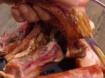 step3: 最後放上薑片，拌勻
Add ginger slices. Mix well.