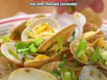 step12: 完成後灑上芫茜碎裝飾即成
Garnish with minced coriander.