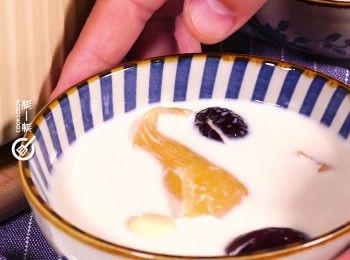 step8: 以細火或蒸焗爐燉3小時即成
Steam over low heat for 3 hours.

 