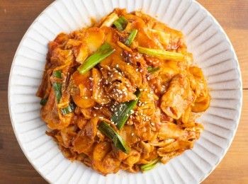 step4: 盛盤後，再灑上白芝麻就完成了。
