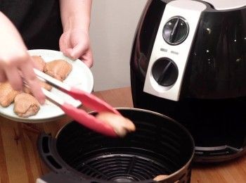 step6: 以180度氣炸7分鐘
Air fry at 180°C for 7 minutes.
