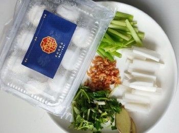 step1: 材料切條，蝦米水浸半小時