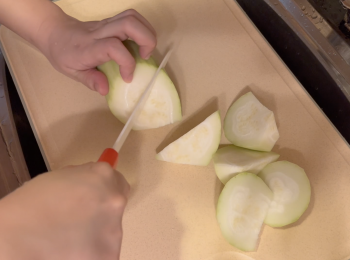 step4: 節瓜洗淨，削皮，切塊