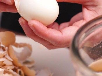 step4: 待完全冷卻後剝殼後備用
Then remove shell.