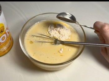 step3: 再加入吉士粉拌勻。