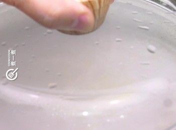 step6: 滾起後熄火加蓋焗5分鐘即成
Bring to a boil. Cover, leave heat and wait for 5 minutes.