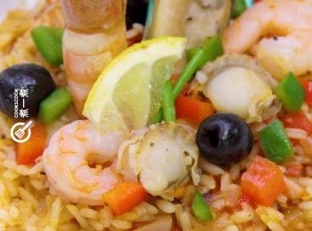 step8: 灑上Piri Piri oil 及檸檬汁
Serve with Piri Piri oil and lemon juice.