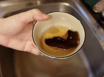 step3: 洗淨陳皮，保留浸陳皮的水，十年以上陳皮無需刮囊