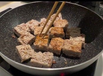 step11: 切成喜愛的大小，將兩邊煎至金黃食即可。